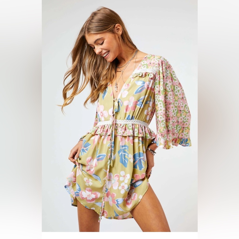 🧨 24. NWT Davi & Dani Mixed Floral Print Romper with Crochet Accents - Picture 5 of 10